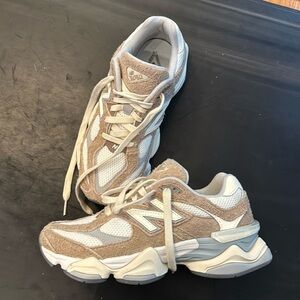 New Balance 9060 Sneakers. Excellent condition, barely worn. Soft and comfy!
